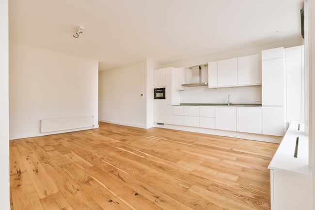 Full view on a kitchen with a wooden floor